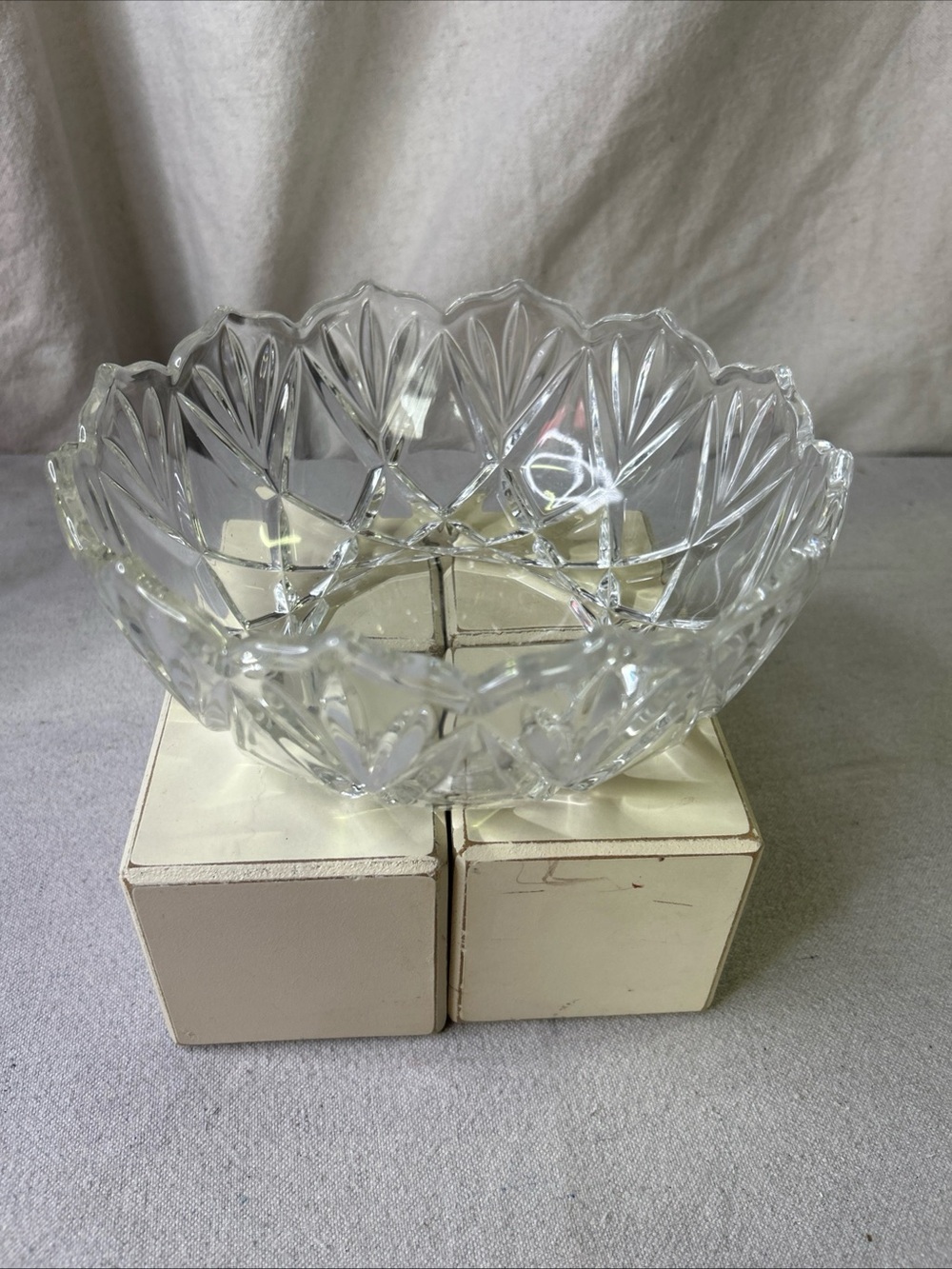 Mikasa Clear Pressed Glass Scalloped Serving Bowl